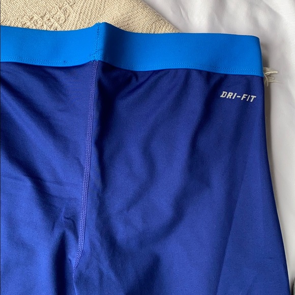 NWOT Nike Pro Capris - Picture 5 of 6